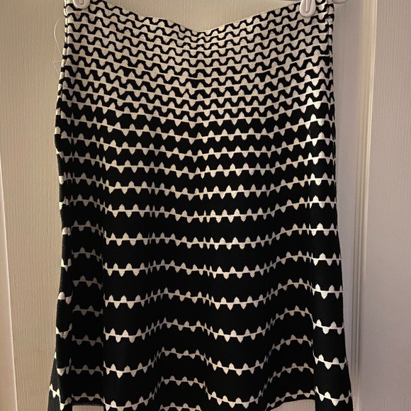 Roz & Ali black and white skirt - SMALL (NWT) - Picture 2 of 3